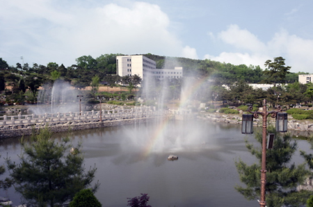 멋있고 웅장한 분수대